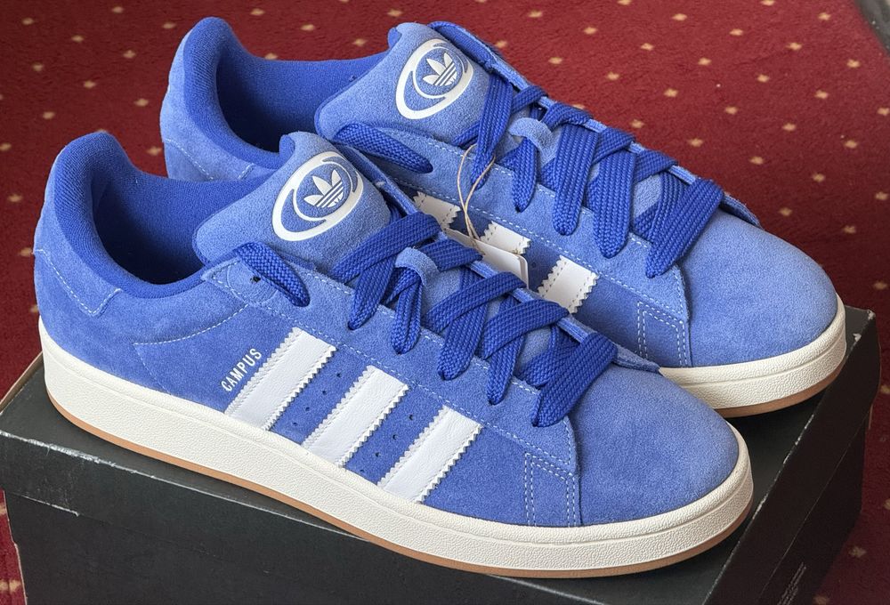 Vand pantofi sport marca Adidas
