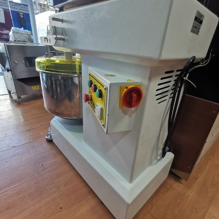 Спирална тестомесачка