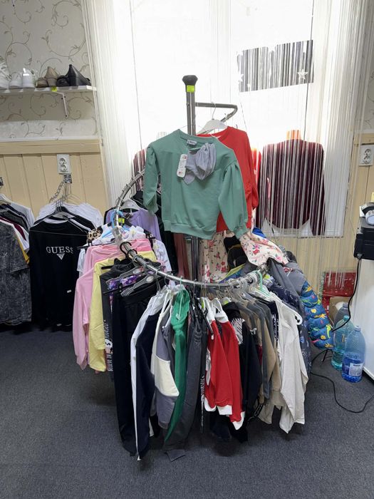 Stoc de haine noi cu eticheta (inchid mazazin de haine )