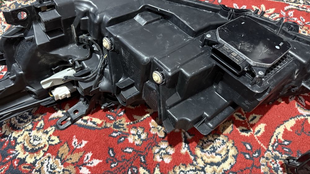 Фары от LEXUS ES 2019 год