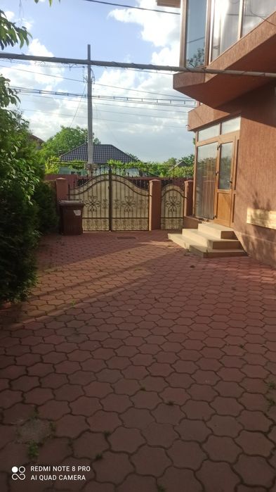 Casa plus spațiu comercial plus teren