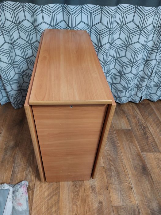 Продам стол книжка