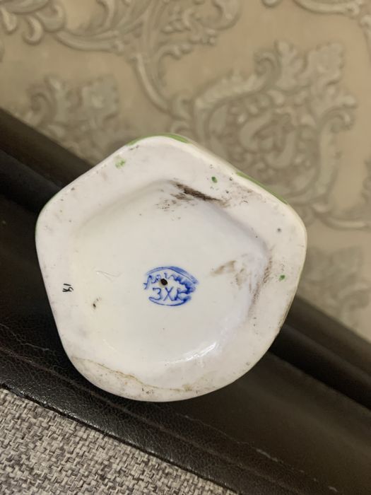 Статуэтка фарфоровая советская девушка с кувшином