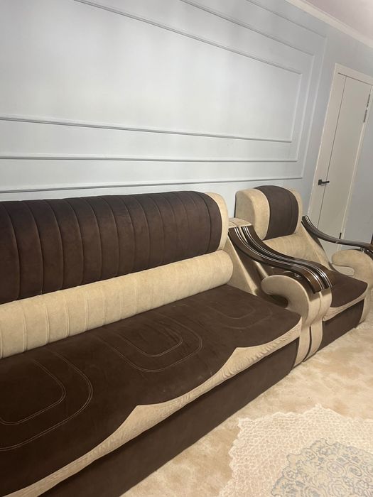 диван с двумя креслами