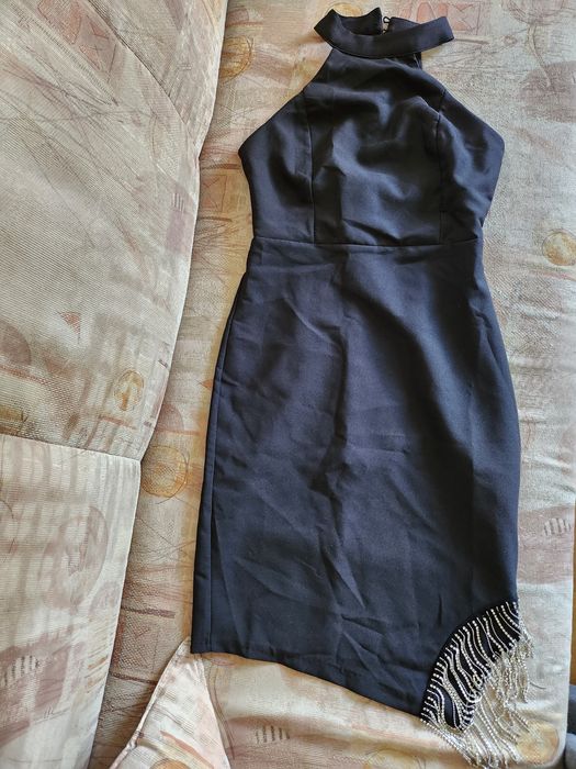 Елегантна черна рокля