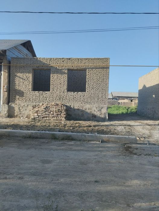 Hovli uchastka sotiladi