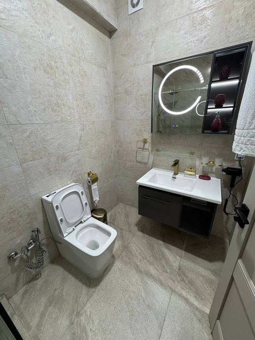 Charvoq darvazasi apartament 2 xonali bunaqa narxda yo 990.000 som kun