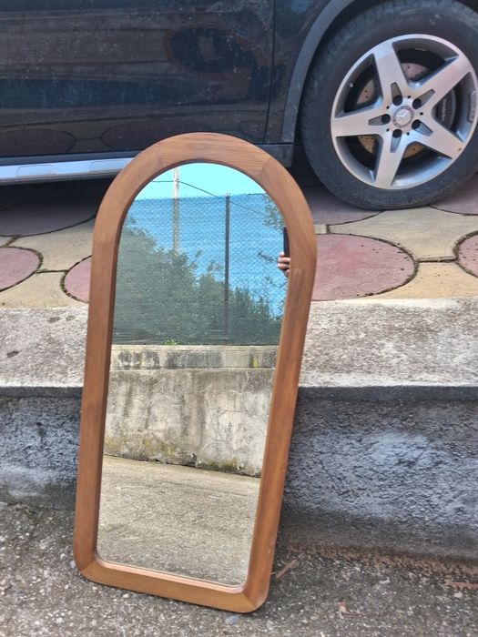 Măsuță mica cu doua etajere+ oglinda cu ramă de lemn