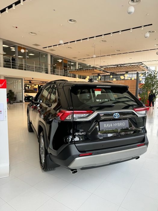 Автомобиль Toyota RAV-4