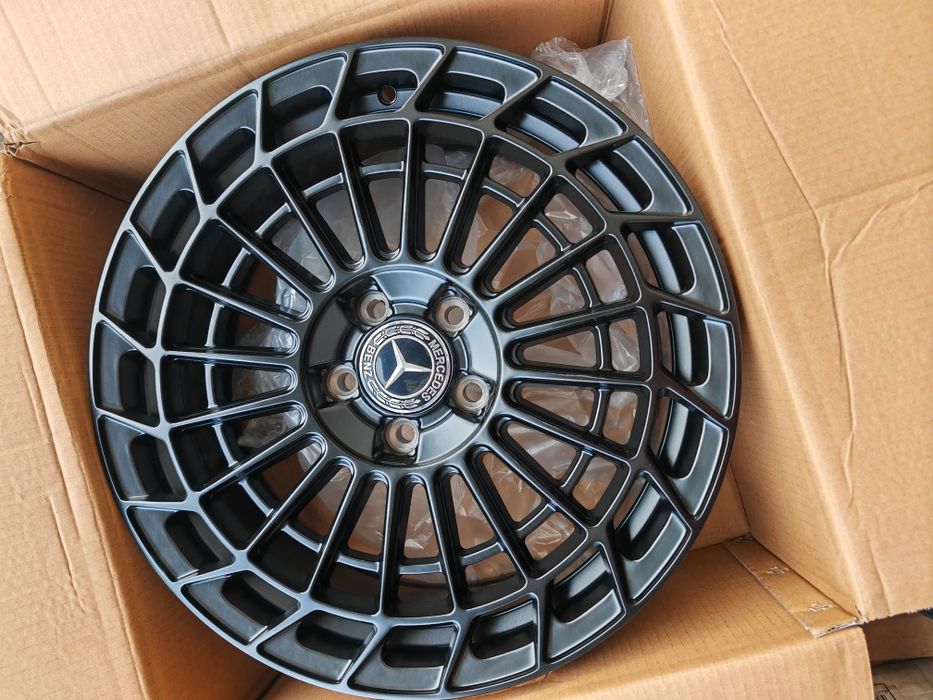 Vand jante de aliaj pentru Mercedes pe 18 marca carbonado
