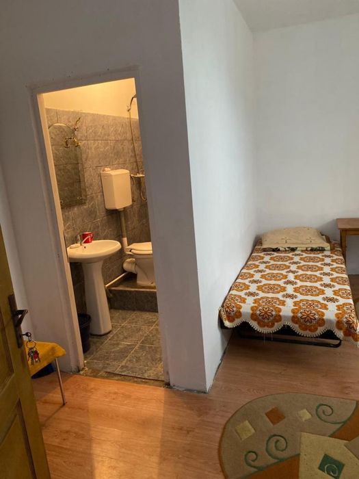 Cameră cu baie proprie,zona Ford,1200lei(incluse utilitățile)