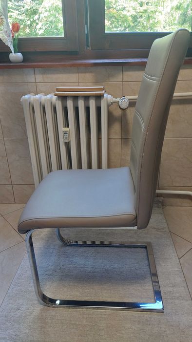 Scaun din piele ecologica
