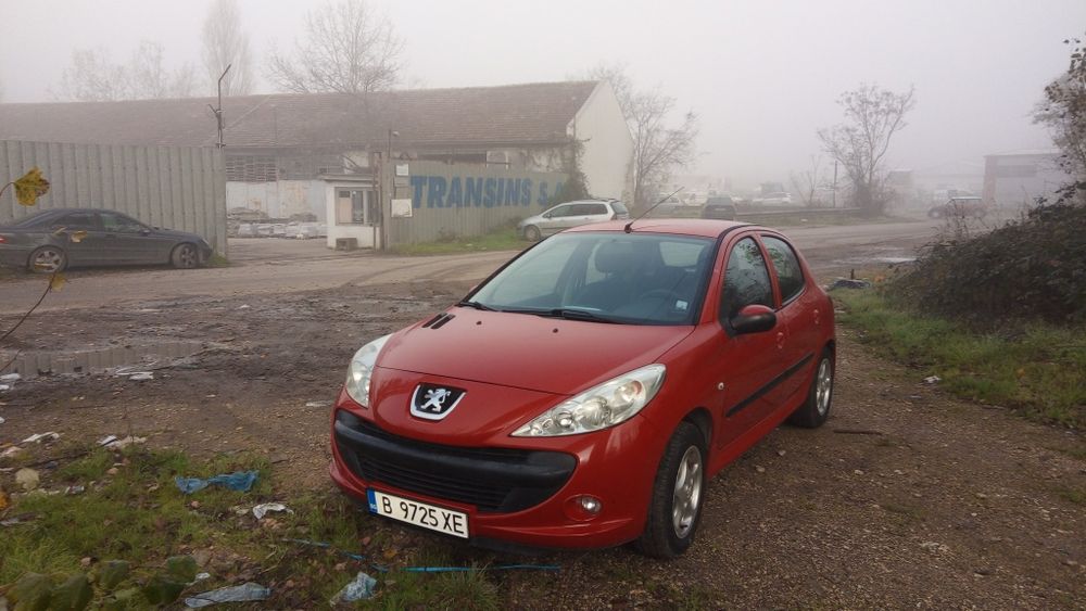 Продавам Пежо 206 Плюс 1,1 двигател хечбег2010 година бензин