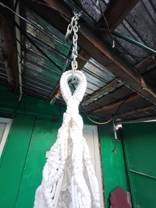 Качели ручной работы