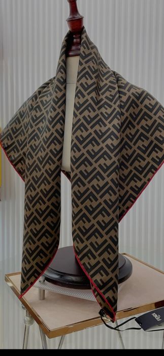 Eșarfe Gucci, Fndi, model 2026, 90x90cm, 100% mătase, pret fix