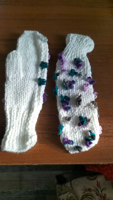 Продам вязанный комплект берет,варежки и снуд.Новый.