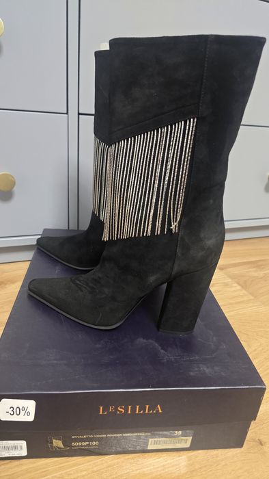 Cizme LeSilla Noi,neincaltate, nr 39, superbe,piele intoarsa+strasuri