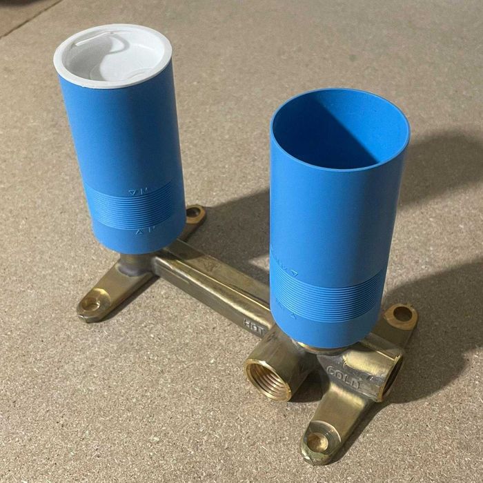 Corp incastrat  pentru  baterii lavoar cu montaj pe perete