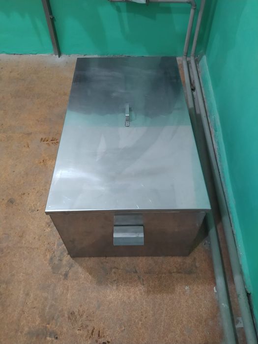 Емкость с крышкой