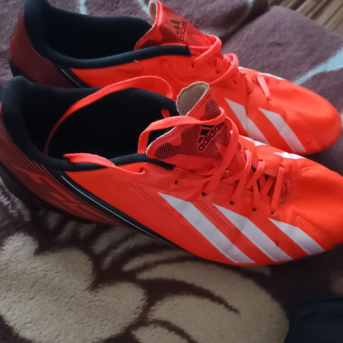 Ghete de fotbal adidas