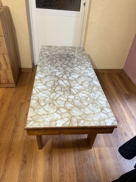 Холна маса от естествено дърво