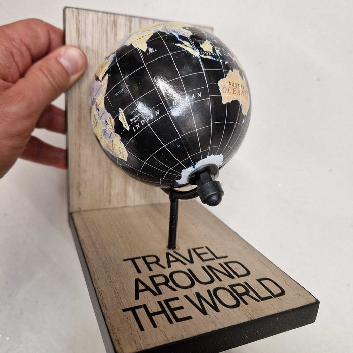 Glob pamantesc prespapier