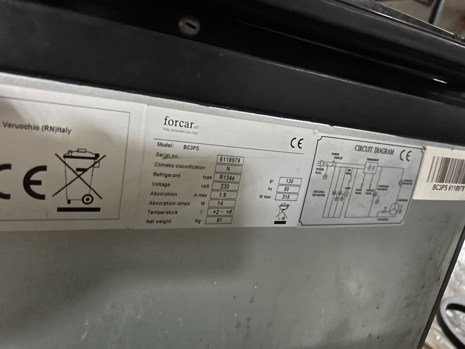 Подбарова витрина с 3 плъзгащи врати