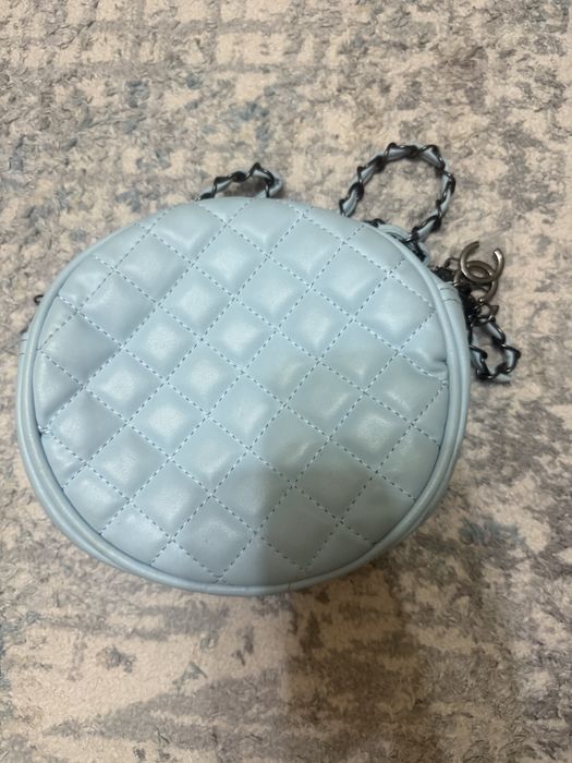 Голубая сумка на одно плечо