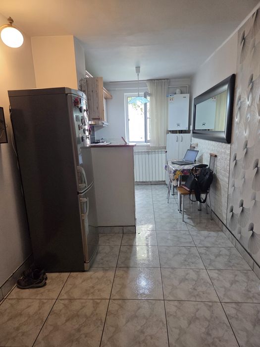 Inchiriez apartament 3 camere