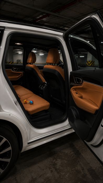 Автомобиль Volvo XC90 кроссовер