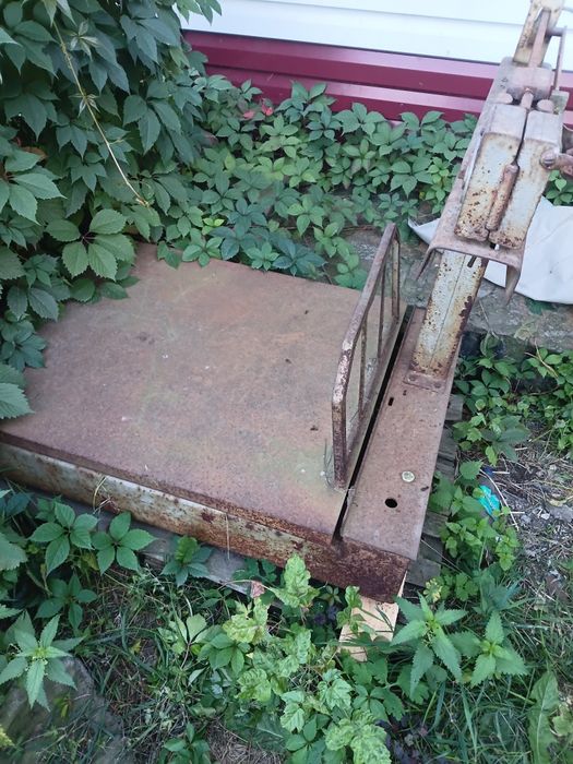 Продам весы на 1000 кг