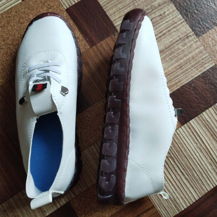 Кроссовки белые новые