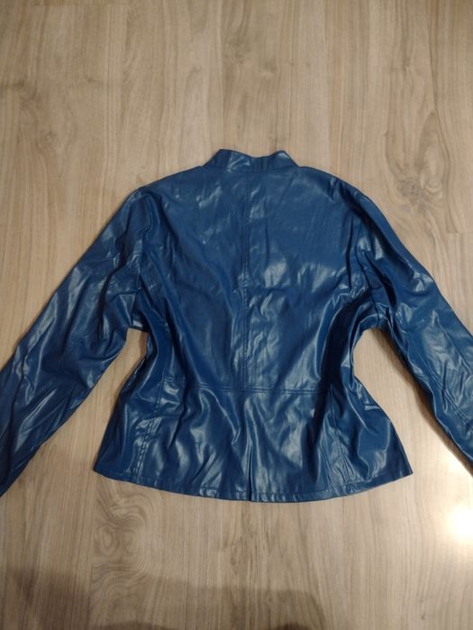 Ново дамско кожено яке