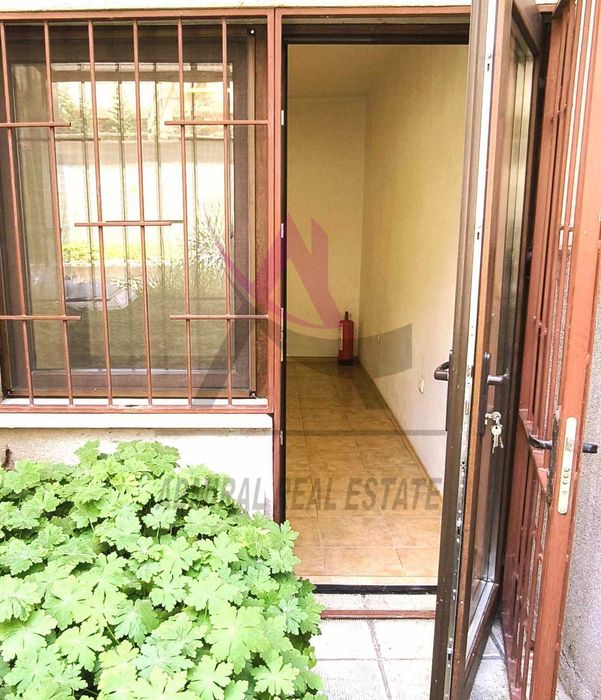 Дава се под наем Офис в Варна, Център - 20 кв.м за 200 € - Снимка #2