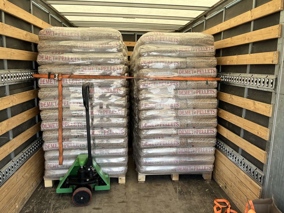 Пелети и екобрикети от дърво и слънчоглед