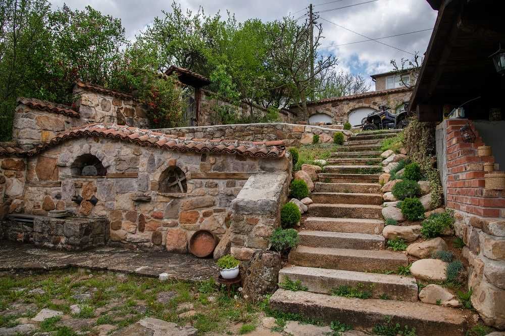 Продава хубав имот на 35 км. от София в с. Макоцево