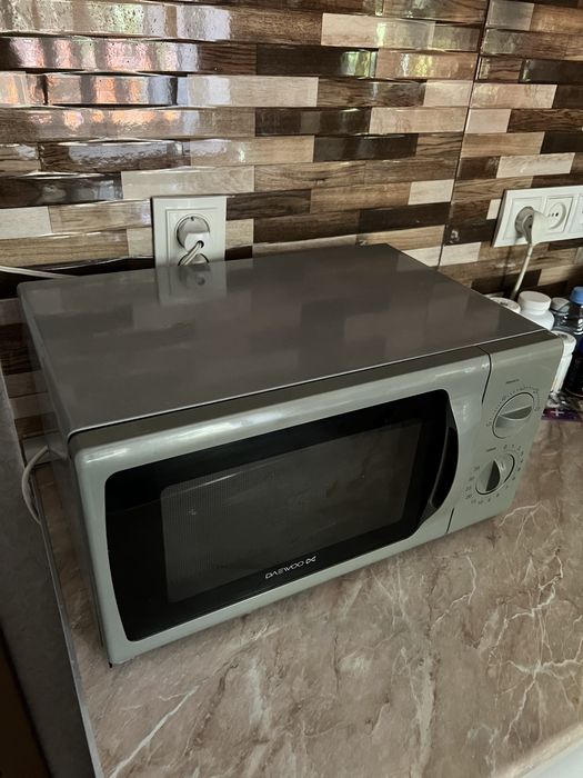 Продаю микроволновую печь