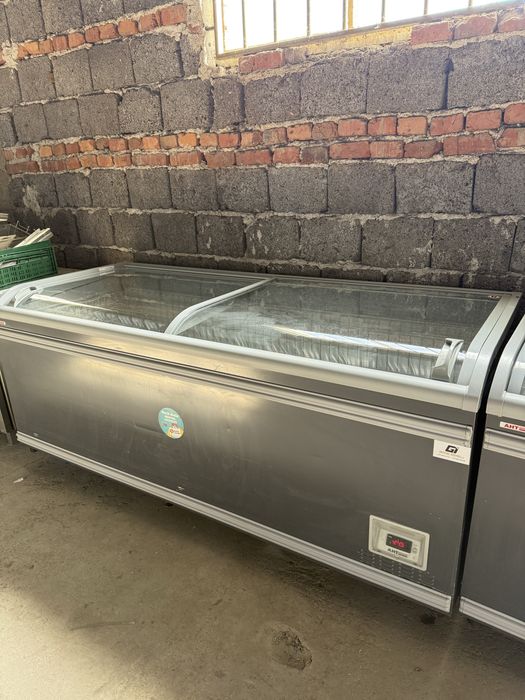 Минусови хладилни витрини AHT