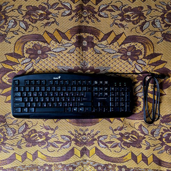 Продам клавиатуру Genius