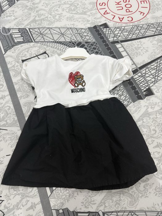 Продавам три роклички за малки принцеси