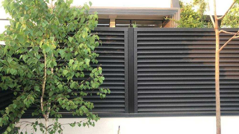 Garduri din panou stil jaluzele, sipca metalica, tabla, plasa si BCA