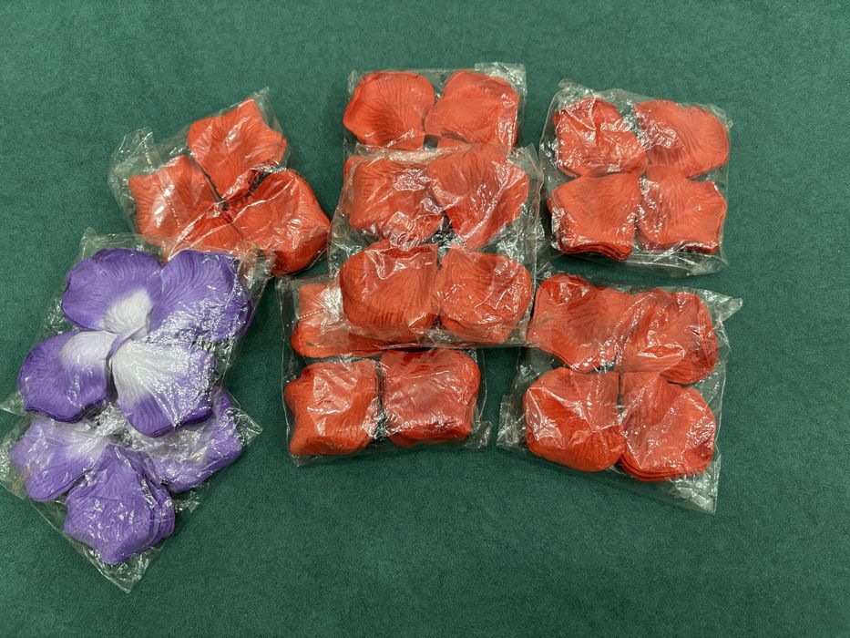 Лепестки роз , оепестки роз