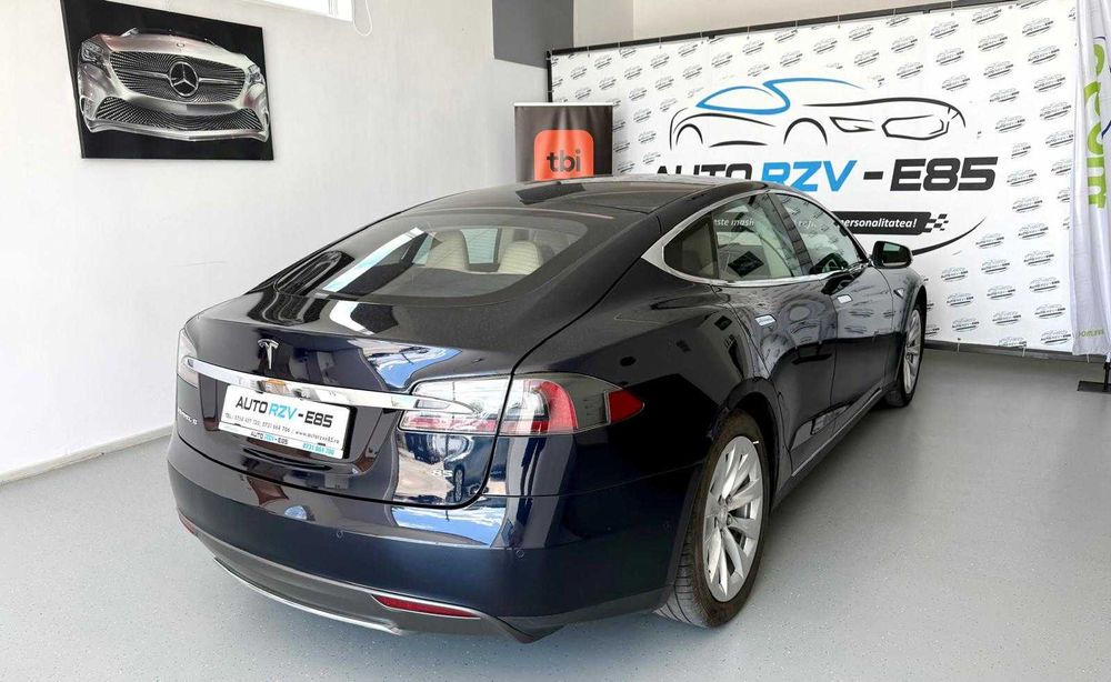 Tesla Model S 2015 incarcare gratuita