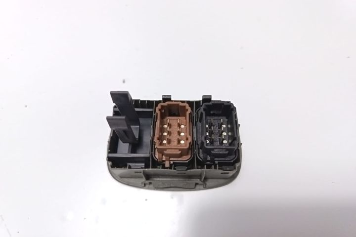 Buton blocare deblocare Renault Trafic a 2-a generatie seria