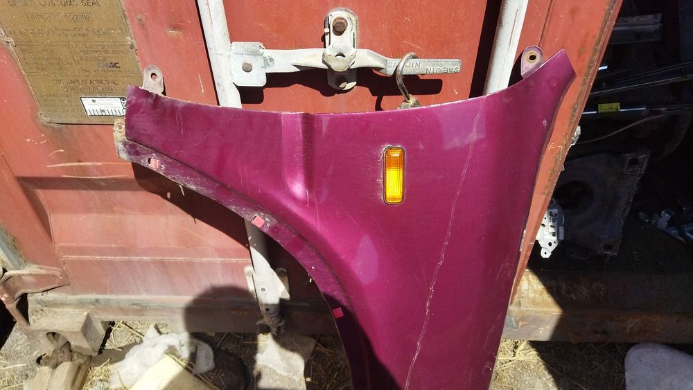 Крыло переднее правое