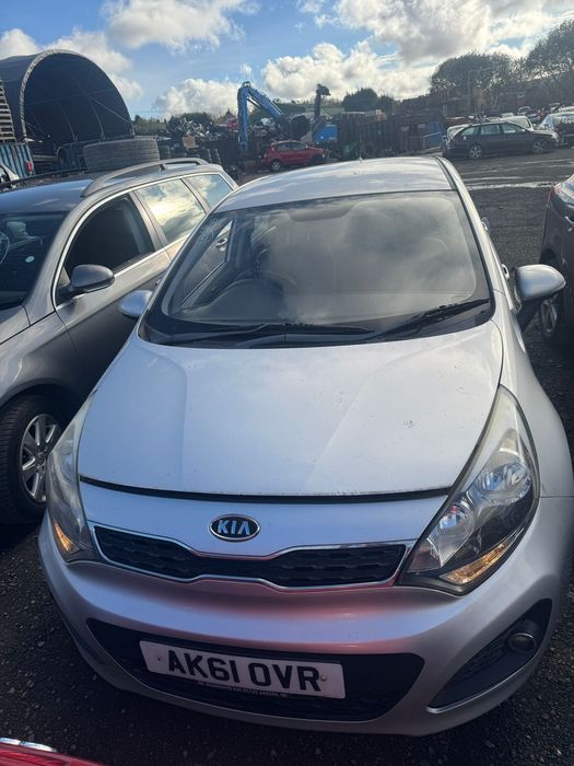 Dezmembez Kia Rio 1.2 benzină cod G4LA cutie 5 trepte