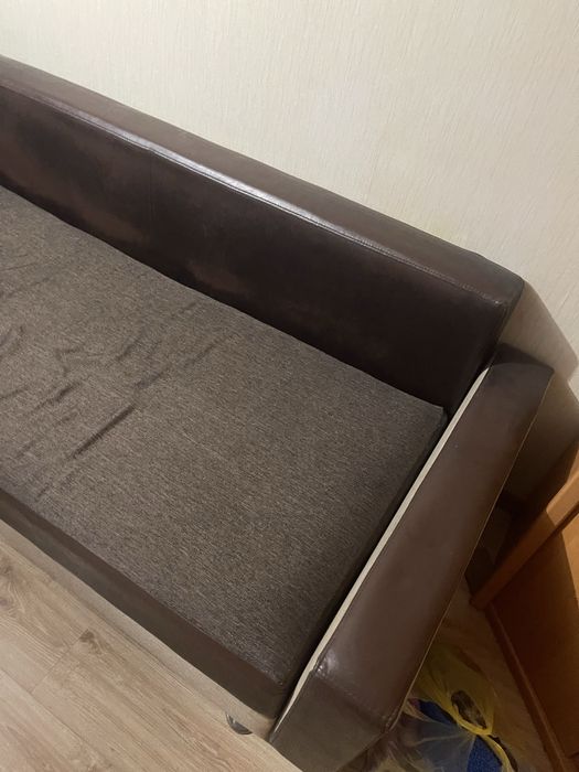 диван и шкафы вместе