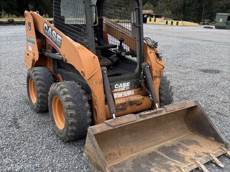 Lucrari, servicii cu buldoexcavator, excavator, miniincarcator.