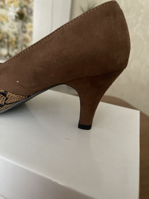 Продам туфли новые 38 размер