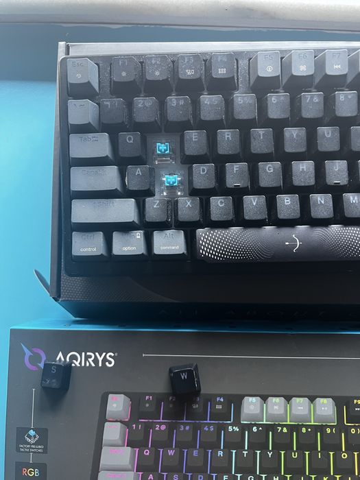 Tastatura aqirys